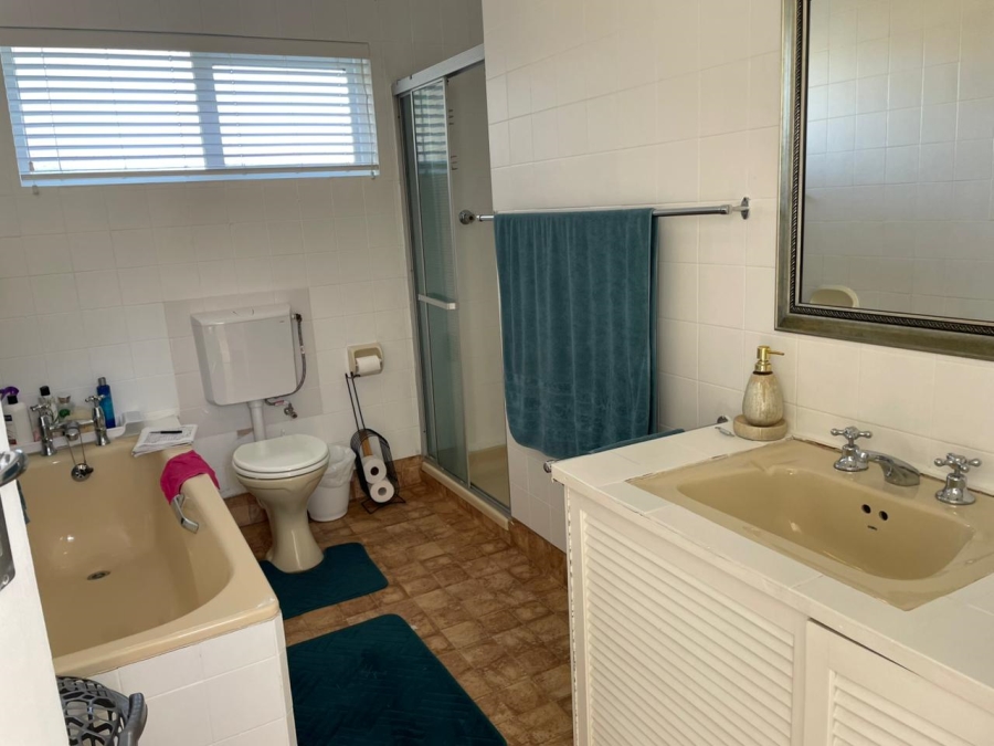 5 Bedroom Property for Sale in West Bank Eastern Cape
